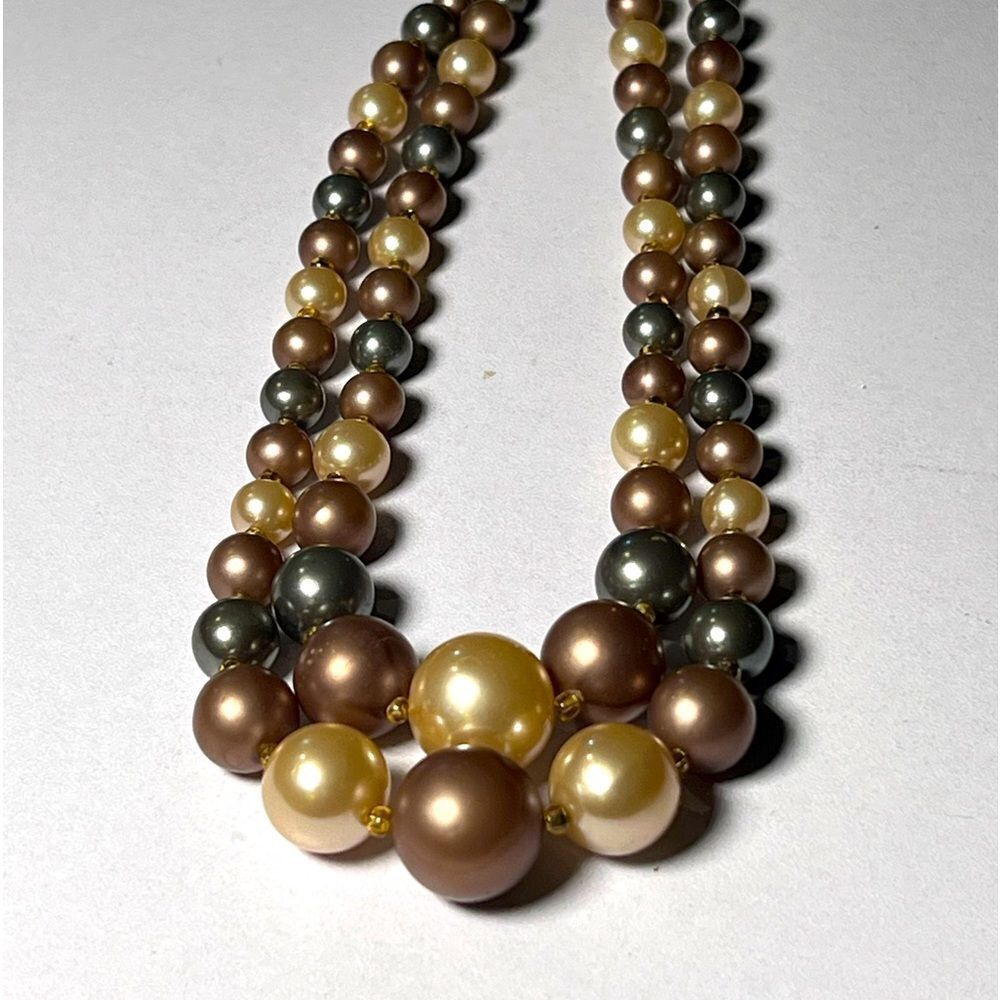 Beautiful Tricolor Beaded Necklance